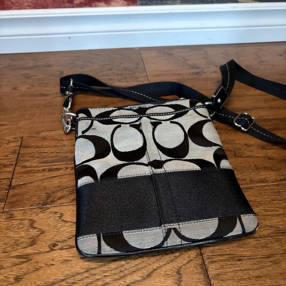 Vintage Coach Signature Swing back Crossbody Bag